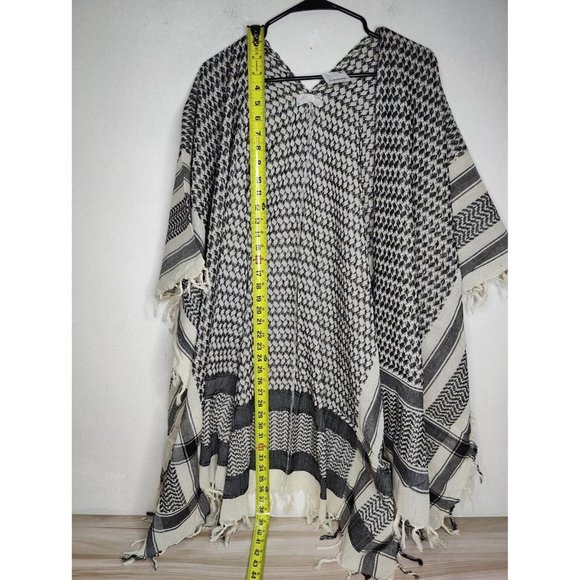 Free People Bonfire Fringe Kimono Shawl Wrap Gray Neutral Colors One Siz… - Picture 5 of 9